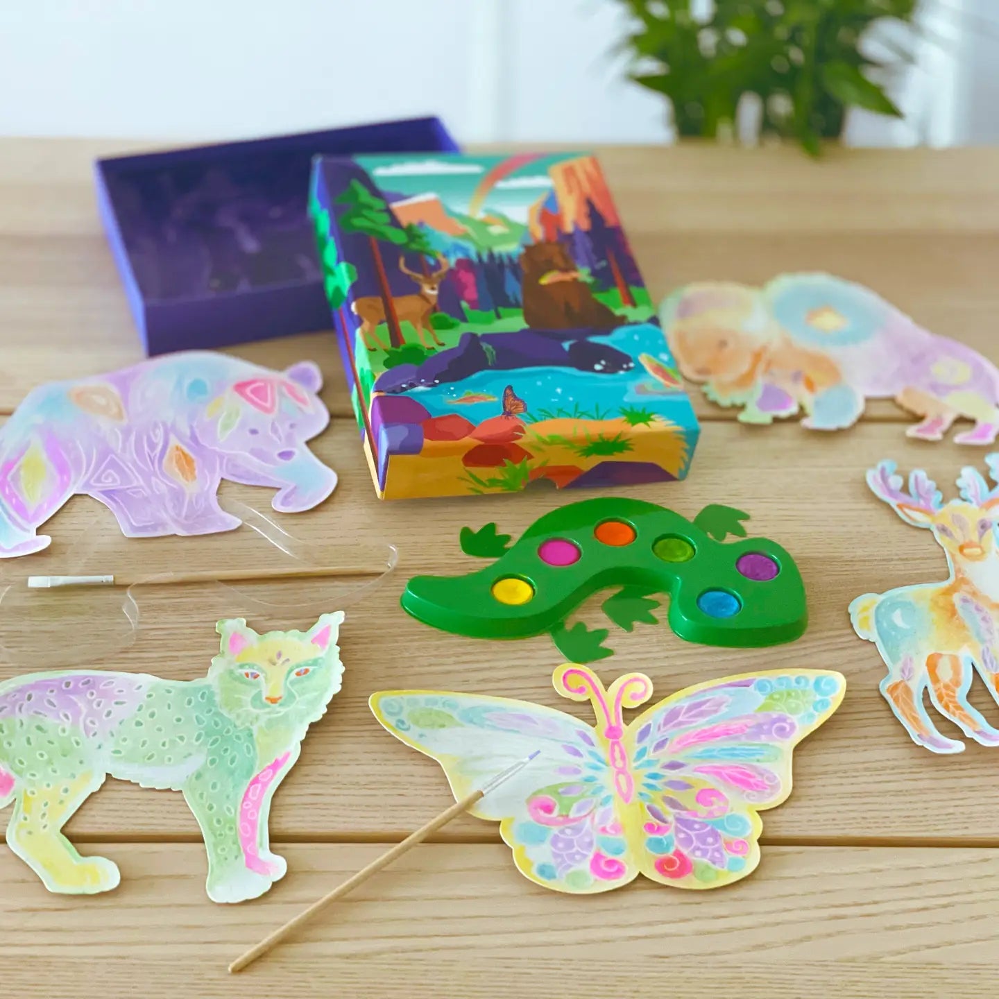 Wildlife Glow in The Dark Watercolor Art Set