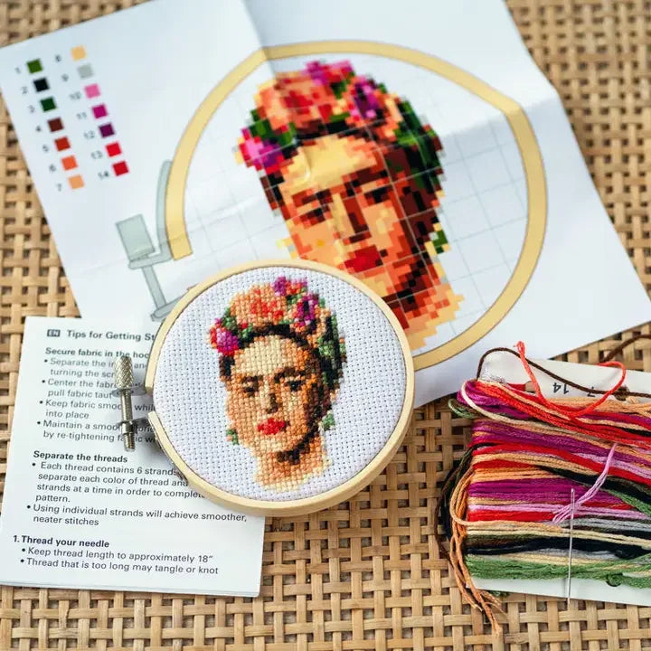Frida mini cross stitch - Kikkerland