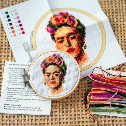 Frida mini cross stitch - Kikkerland