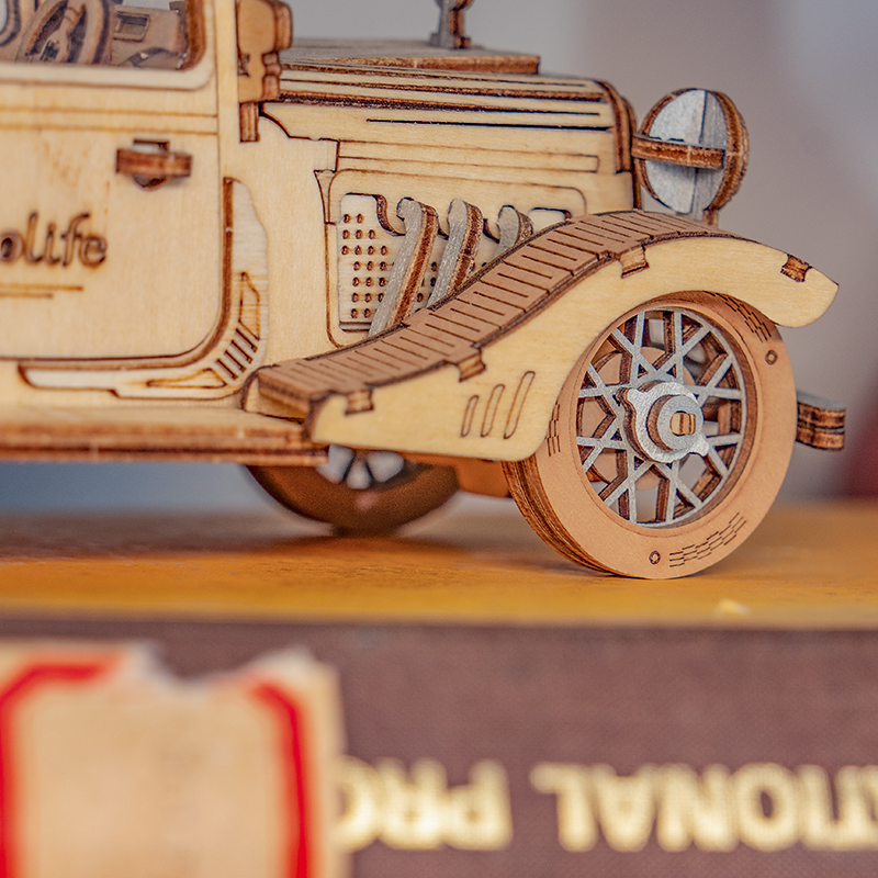 3D Wood Puzzle: Vintage Car