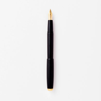 The Studio Fountain Pen: Mulberry / Fine