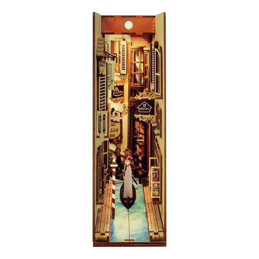 Book Nook - Travel in Venice
