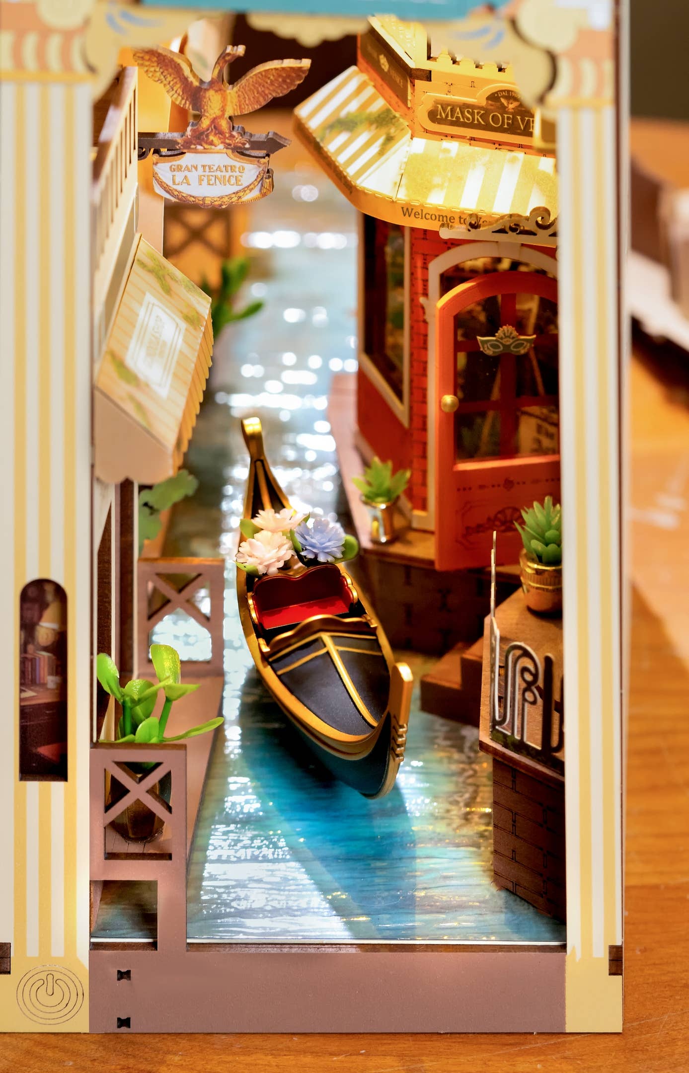 Book Nook - Romantic Venice