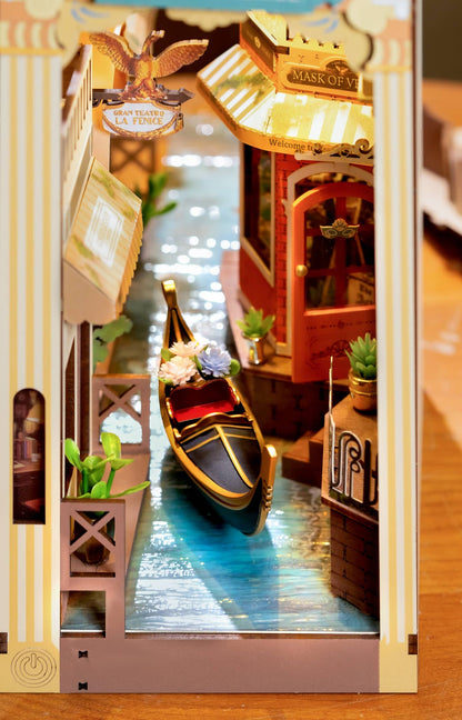 Book Nook - Romantic Venice