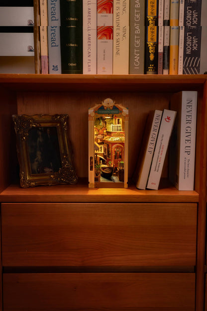 Book Nook - Romantic Venice