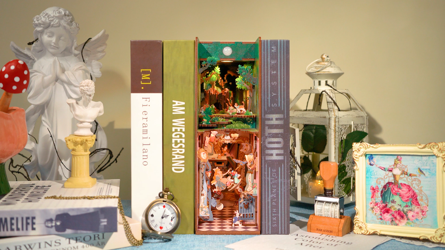 Book Nook - Alice's Adventure