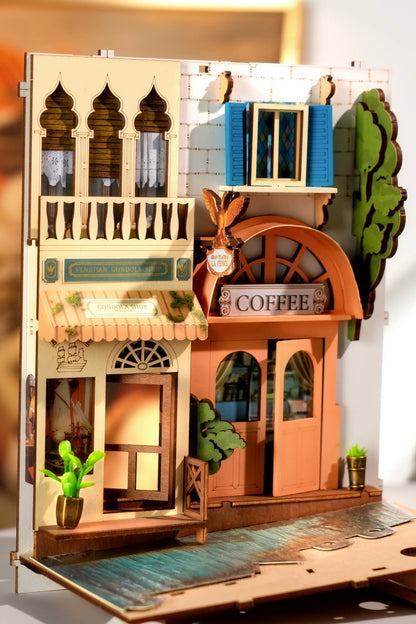 Book Nook - Romantic Venice
