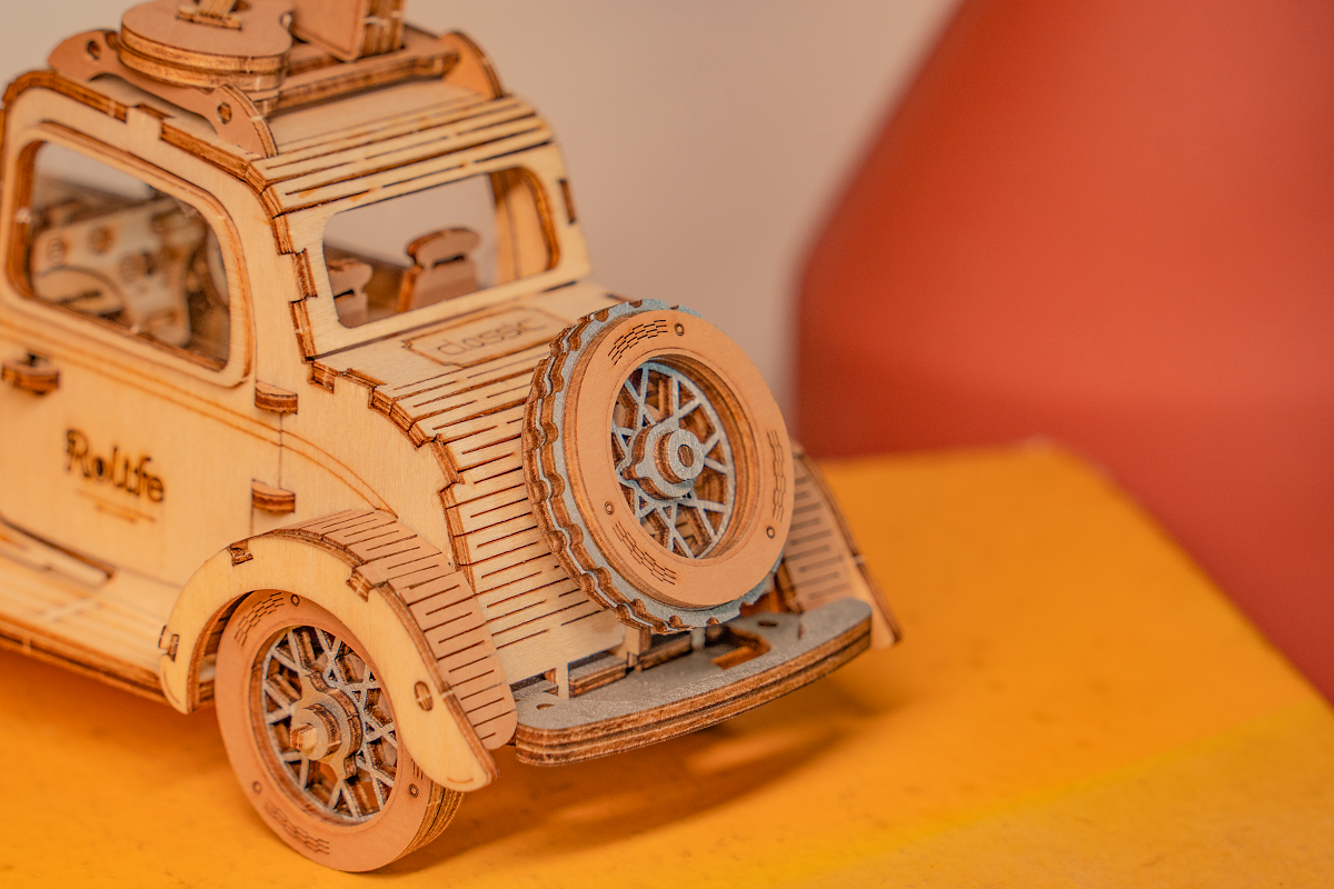 3D Wood Puzzle: Vintage Car