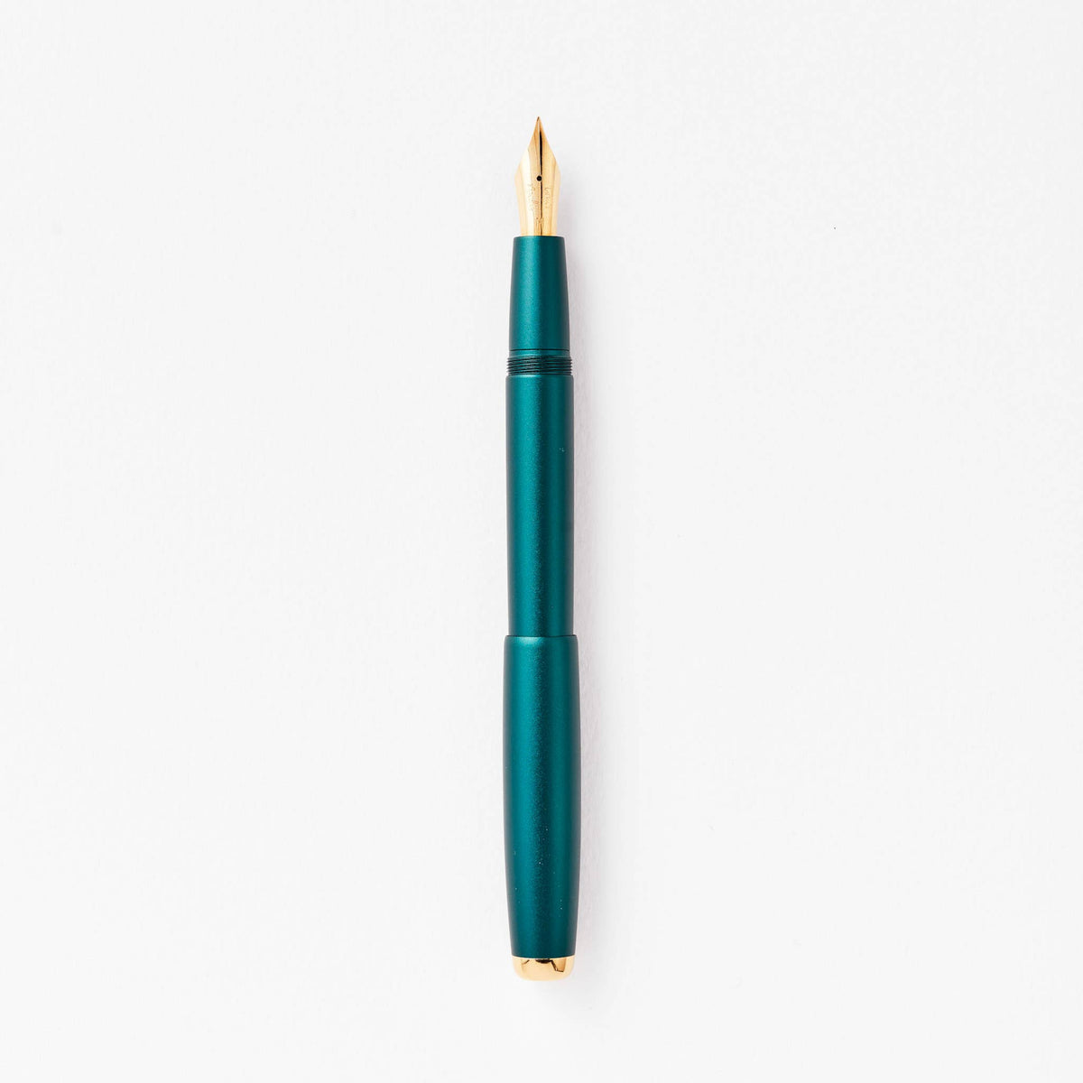 The Studio Fountain Pen: Mulberry / Fine