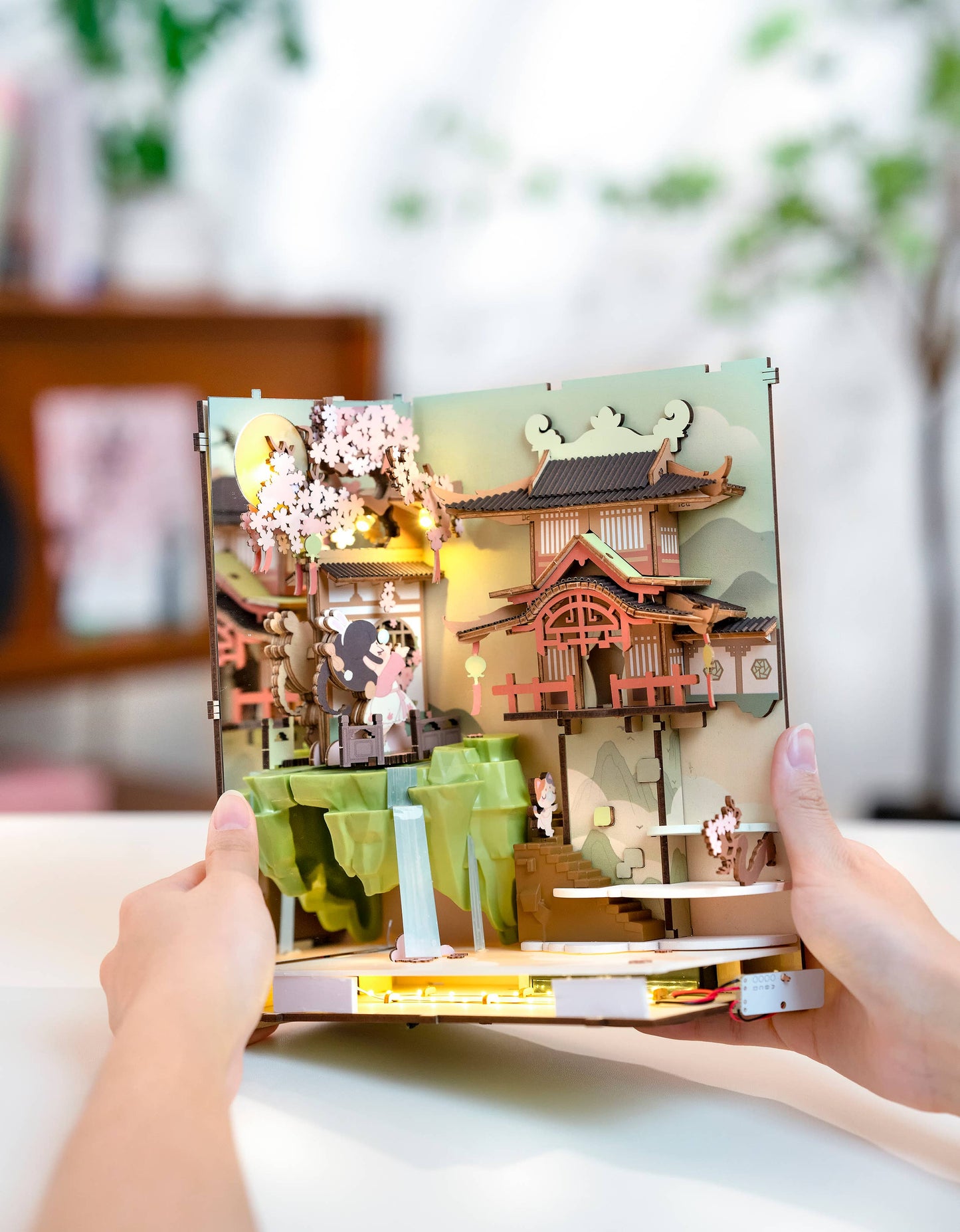 Book Nook - Falling Sakura