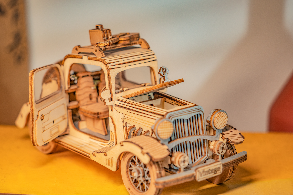 3D Wood Puzzle: Vintage Car