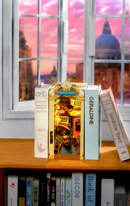 Book Nook - Romantic Venice