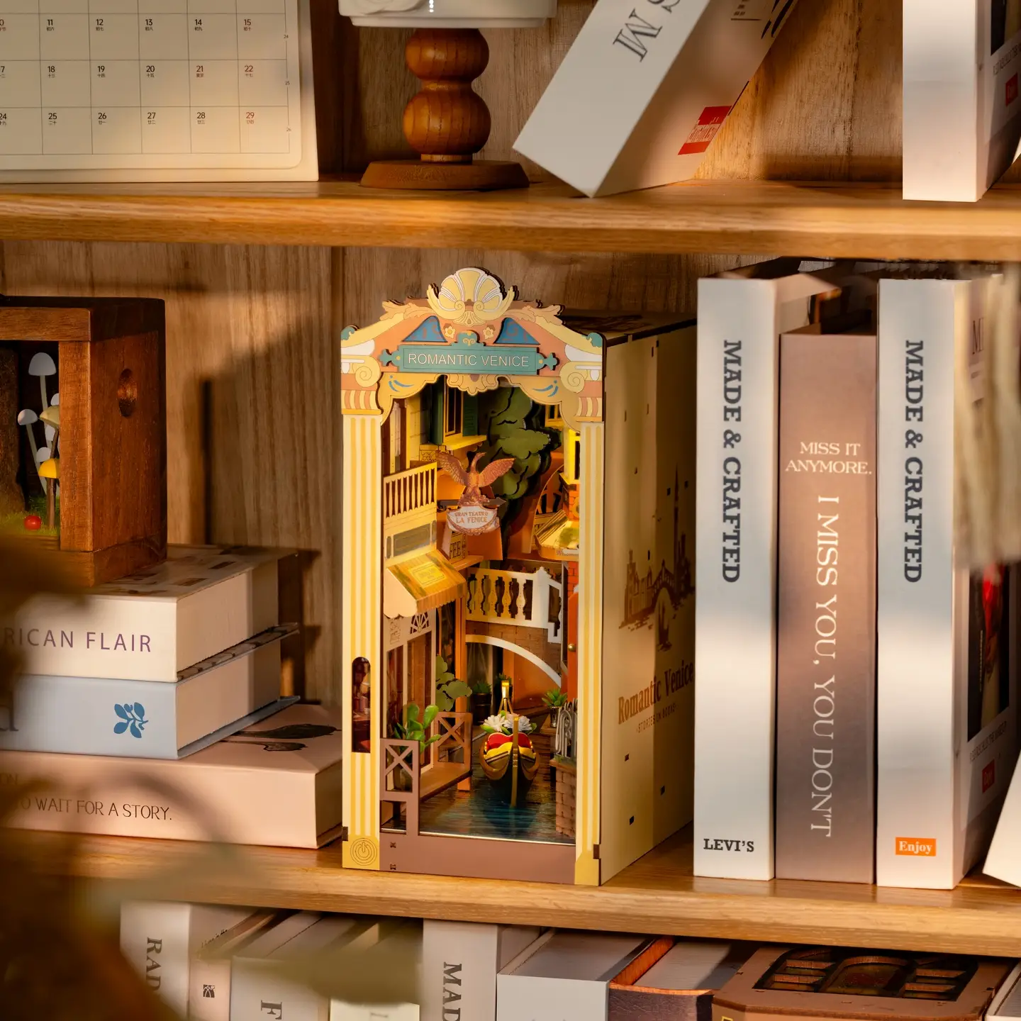 Diy Book Nook Kit: Romantic Venice with Dust Cover